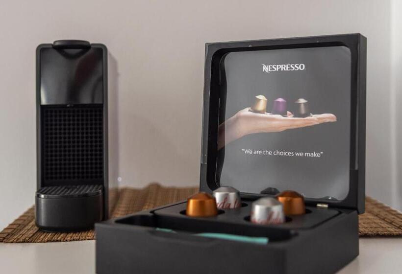 标准间, Olive Studios