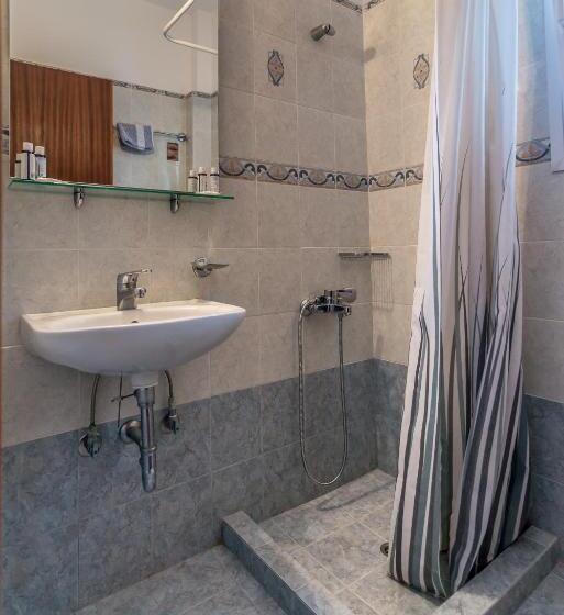 标准间, Olive Studios