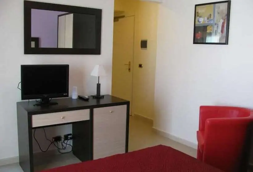 Standard Yhden Hengen Huone, Albergo Roma