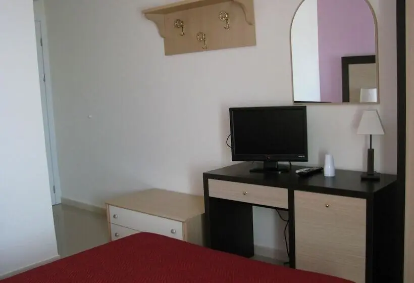 Standard Yhden Hengen Huone, Albergo Roma