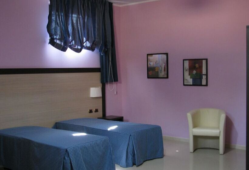 اتاق استاندارد چهار تخته, Albergo Roma