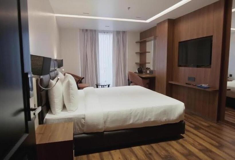 キングサイズベッドのスタンダードルーム, Grand Dhillon