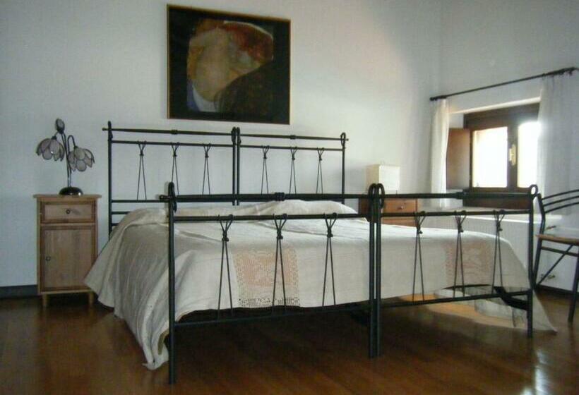 آپارتمان یک خوابه با دری مشترک که هال را جدا می کند., Agriturismo Grillo Iole Winery