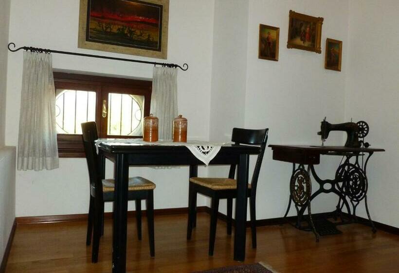 آپارتمان یک خوابه با دری مشترک که هال را جدا می کند., Agriturismo Grillo Iole Winery