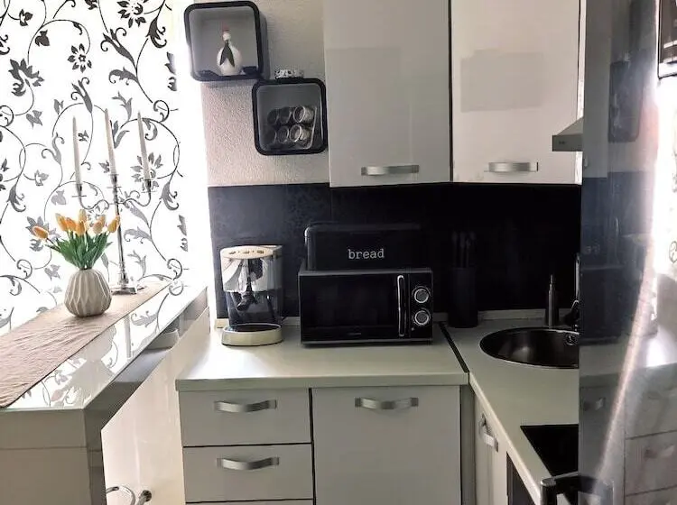 Standard-studio, Guest House Exalto