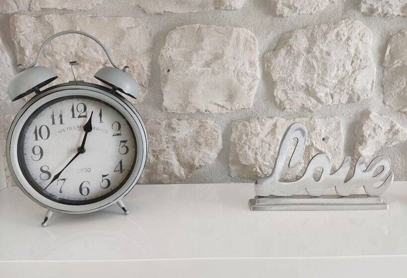 استودیوی استاندارد, Guest House Exalto