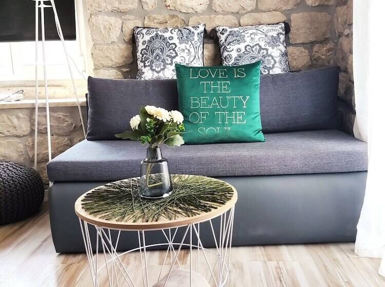 استودیوی استاندارد, Guest House Exalto