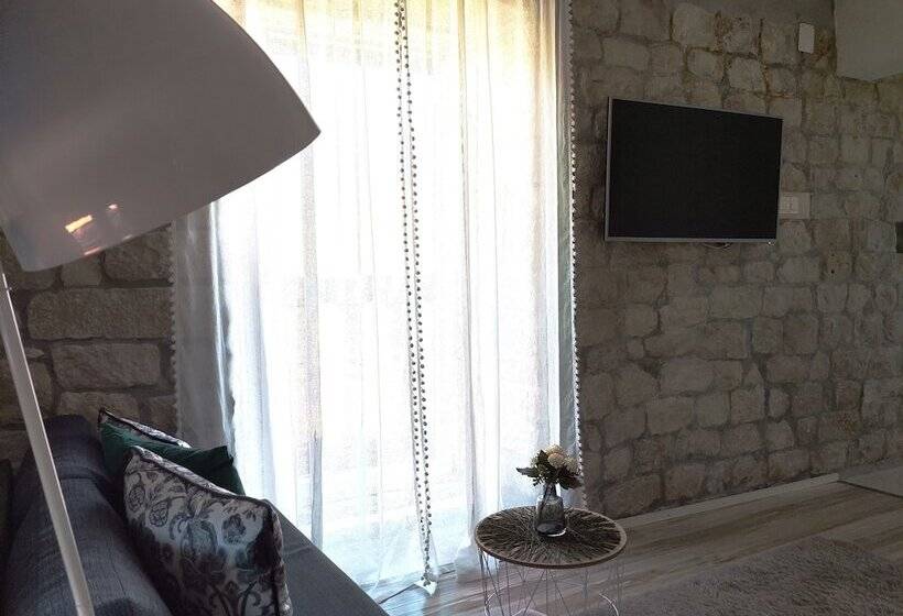 استودیوی استاندارد, Guest House Exalto