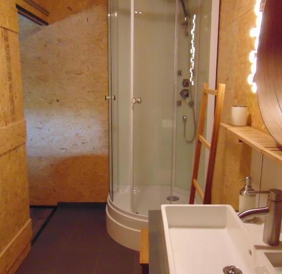 חדר סטנדרט, Lomalienne