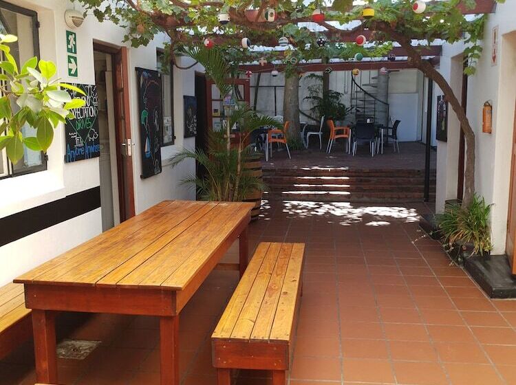 חדר סטנדרט, Zebra Crossing Backpacker