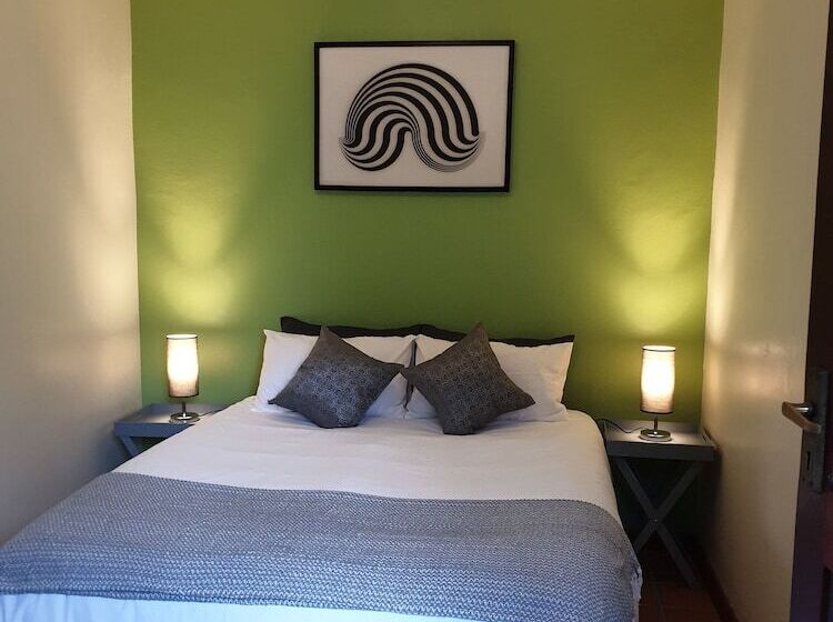 חדר סטנדרט, Zebra Crossing Backpacker