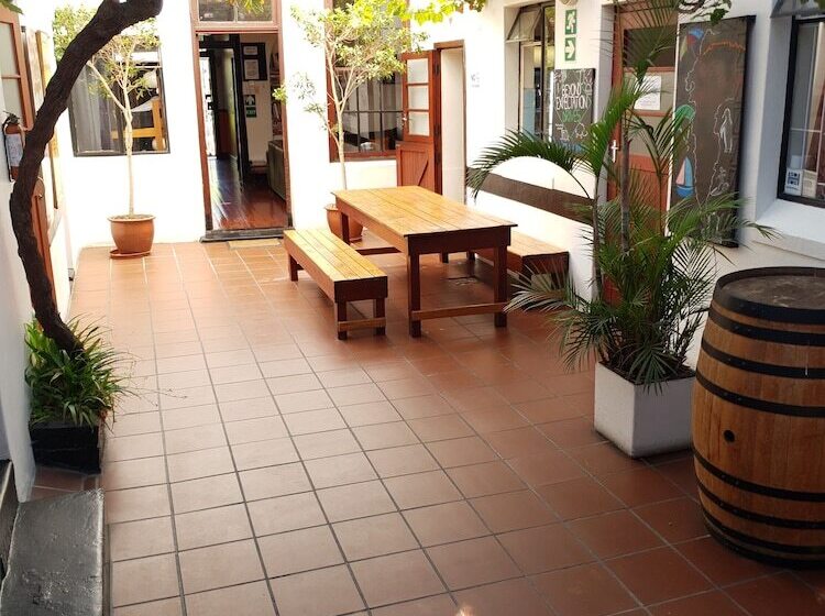 חדר סטנדרט יחיד, Zebra Crossing Backpacker