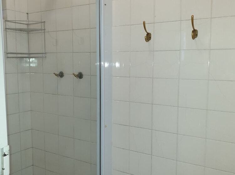 חדר סטנדרט יחיד, Zebra Crossing Backpacker