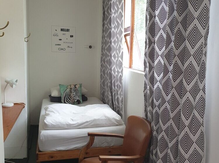 חדר סטנדרט יחיד, Zebra Crossing Backpacker