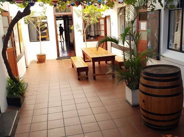 חדר סטנדרט, Zebra Crossing Backpacker