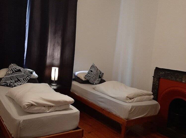 חדר סטנדרט, Zebra Crossing Backpacker