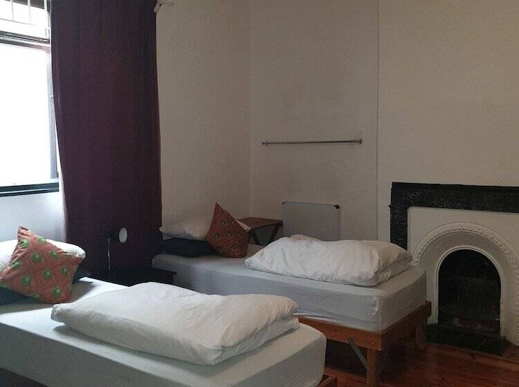 חדר סטנדרט, Zebra Crossing Backpacker