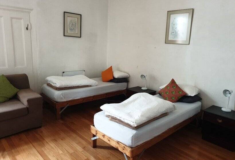 חדר סטנדרט, Zebra Crossing Backpacker