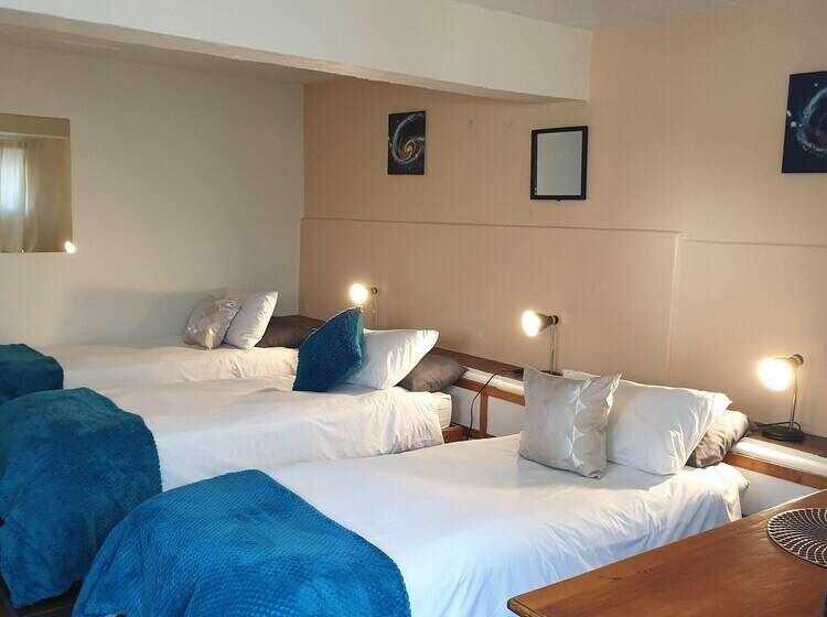 חדר סטנדרט, Zebra Crossing Backpacker