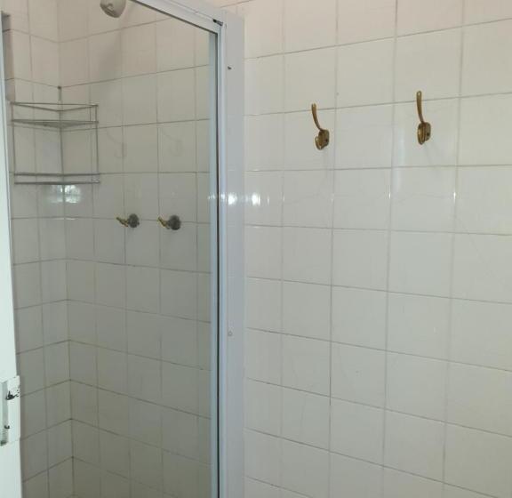 חדר סטנדרט לשלושה, Zebra Crossing Backpacker