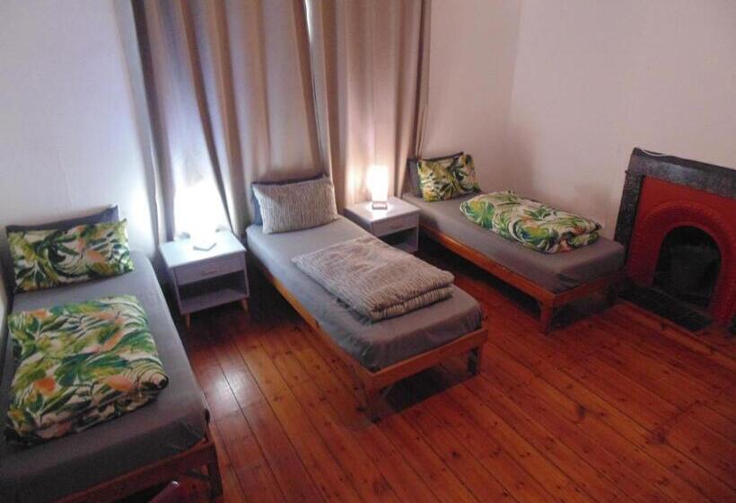 חדר סטנדרט לארבעה, Zebra Crossing Backpacker