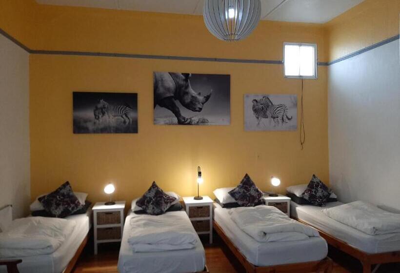 חדר משפחתי, Zebra Crossing Backpacker