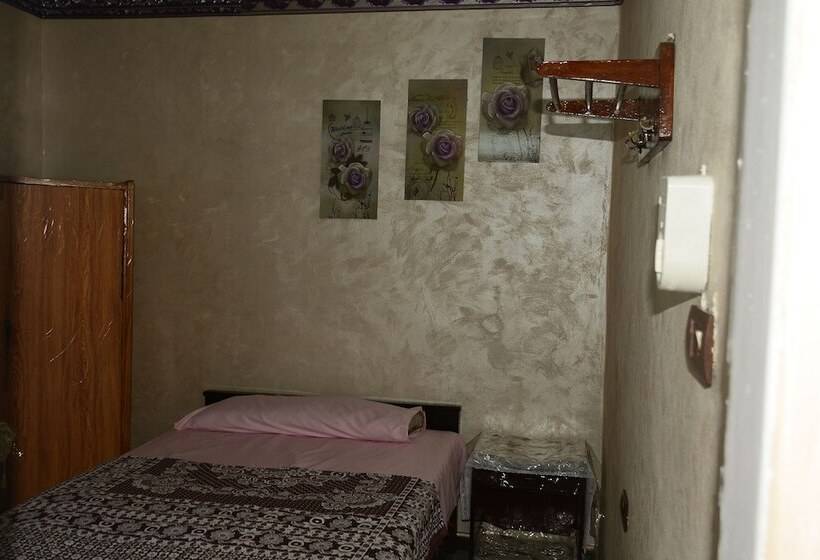 اتاق استاندارد یک تخته با سرویس بهداشتی مشترک, City Hostel