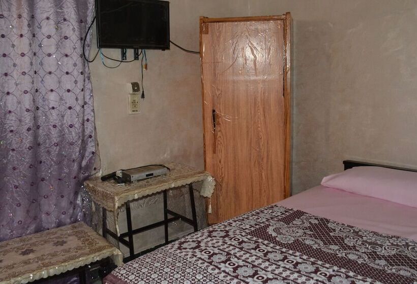 اتاق استاندارد یک تخته با سرویس بهداشتی مشترک, City Hostel