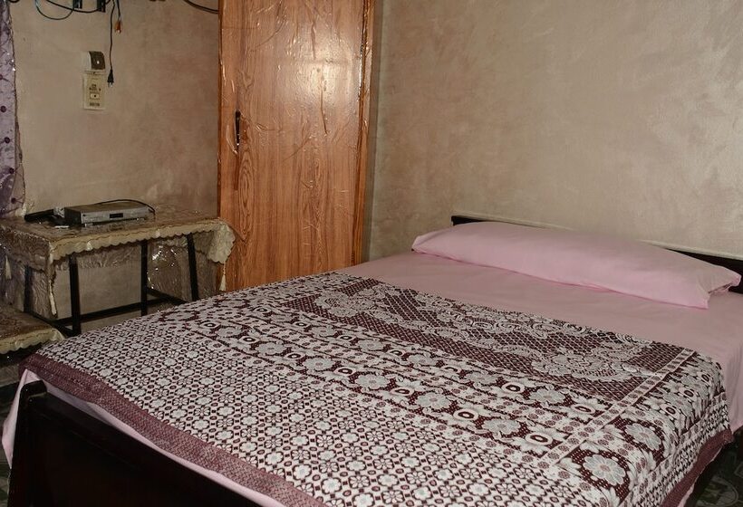 اتاق استاندارد یک تخته با سرویس بهداشتی مشترک, City Hostel