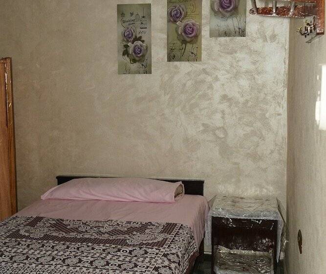 اتاق استاندارد یک تخته با سرویس بهداشتی مشترک, City Hostel