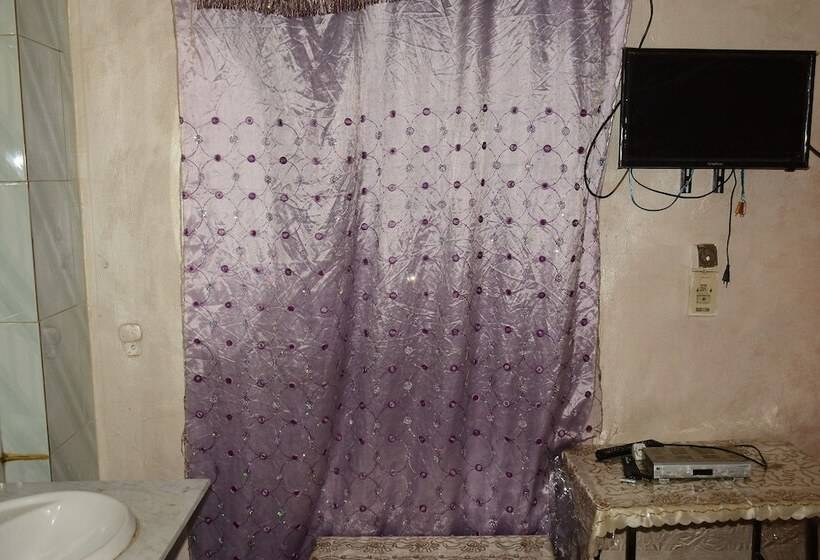 اتاق استاندارد یک تخته با سرویس بهداشتی مشترک, City Hostel