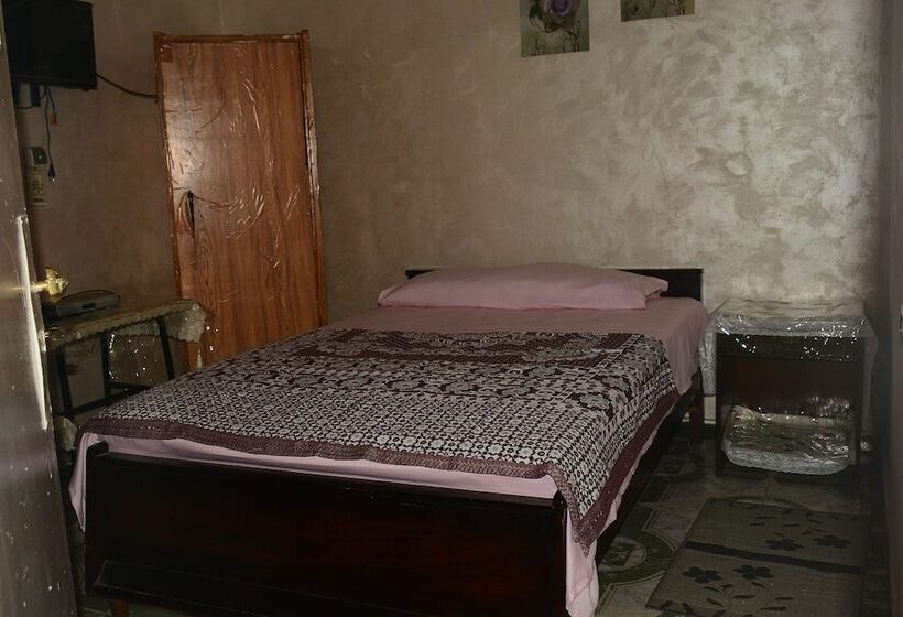 اتاق استاندارد یک تخته با سرویس بهداشتی مشترک, City Hostel