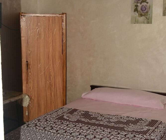 اتاق استاندارد یک تخته با سرویس بهداشتی مشترک, City Hostel