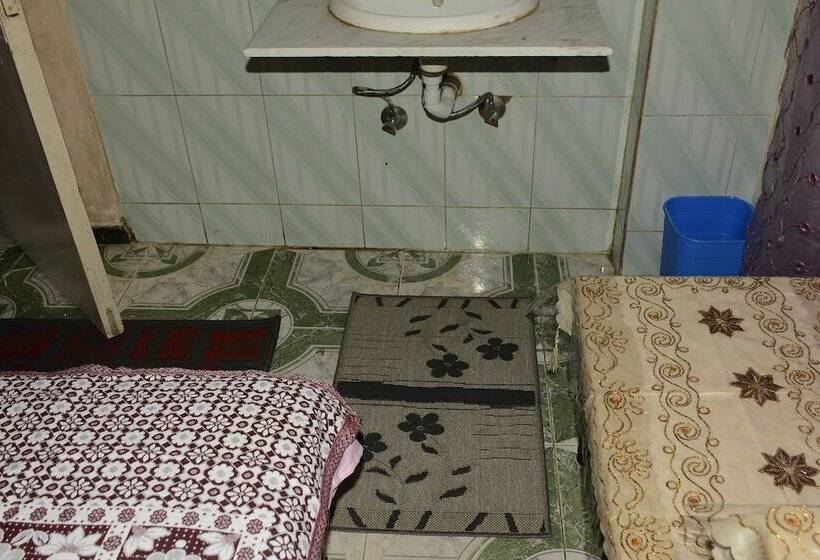 اتاق استاندارد یک تخته با سرویس بهداشتی مشترک, City Hostel