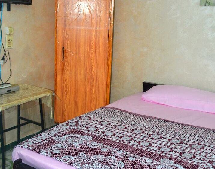 اتاق استاندارد یک تخته با سرویس بهداشتی مشترک, City Hostel