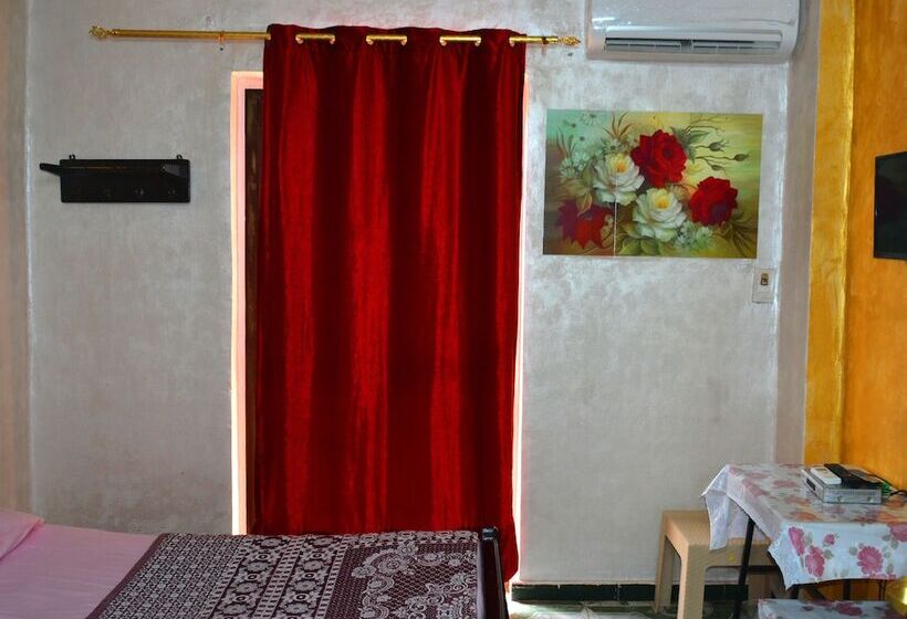 اتاق استاندارد یک تخته با سرویس بهداشتی مشترک, City Hostel