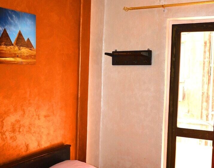 اتاق استاندارد یک تخته با سرویس بهداشتی مشترک, City Hostel