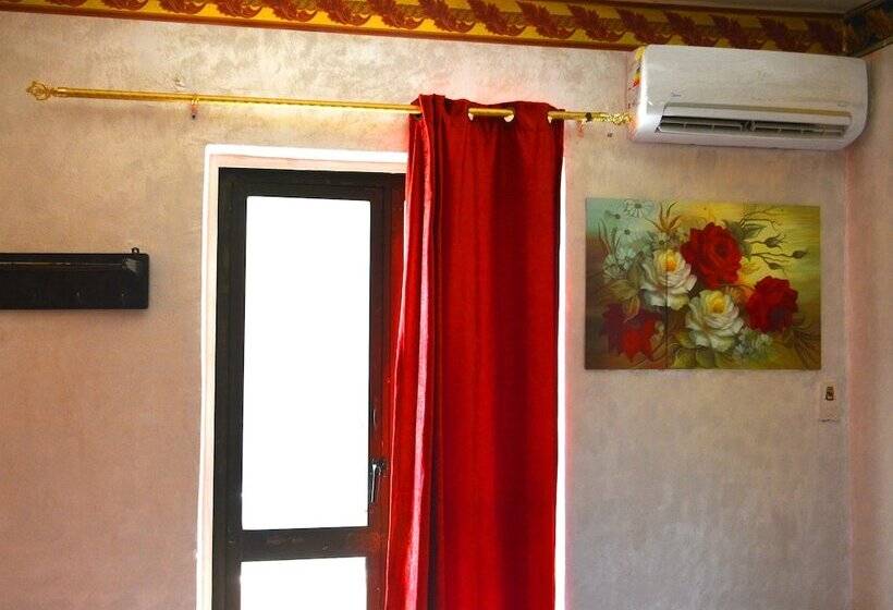 اتاق استاندارد یک تخته با سرویس بهداشتی مشترک, City Hostel