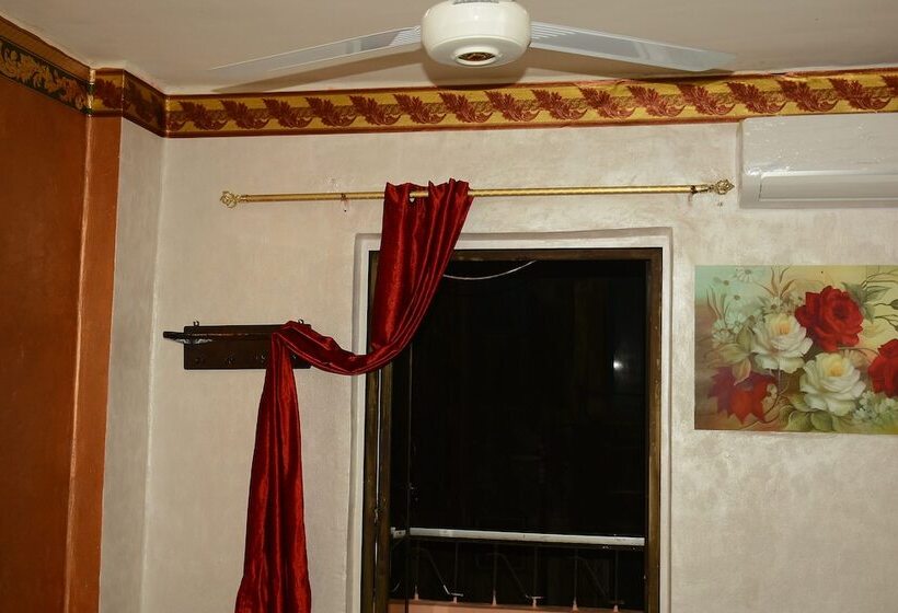 اتاق استاندارد یک تخته با سرویس بهداشتی مشترک, City Hostel