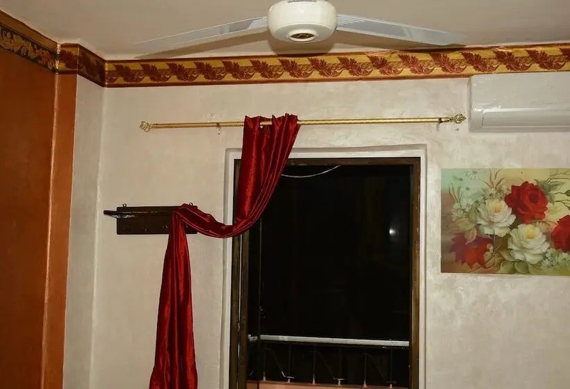 اتاق استاندارد یک تخته با سرویس بهداشتی مشترک, City Hostel