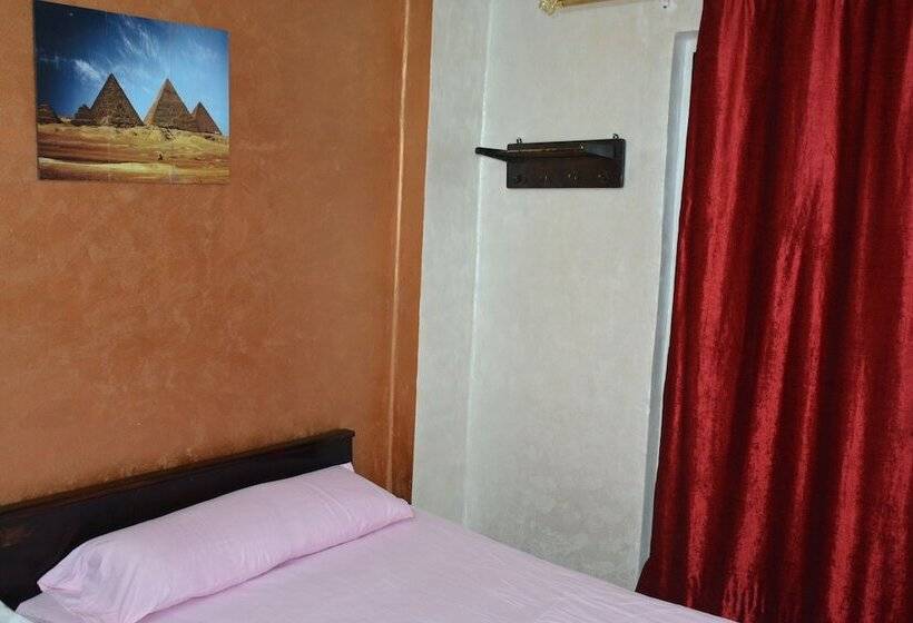 اتاق استاندارد یک تخته با سرویس بهداشتی مشترک, City Hostel