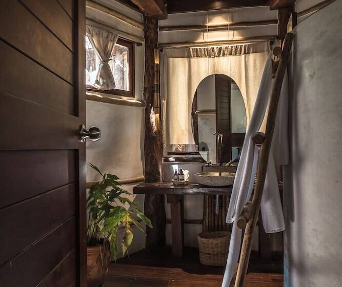 اتاق با خدمات پایه با منظره ی مشرف به دریا [قابل مشاهده ازبالکن], Delek Tulum