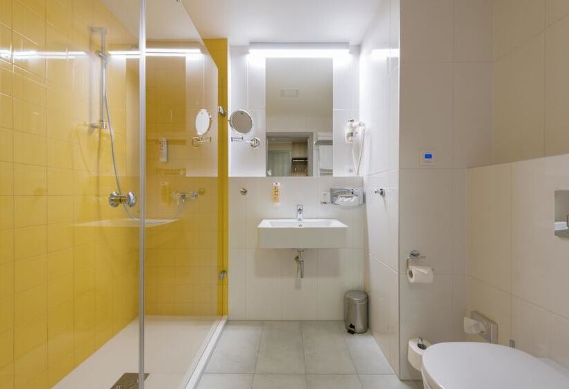 חדר משפחתי, Panská Zahrada