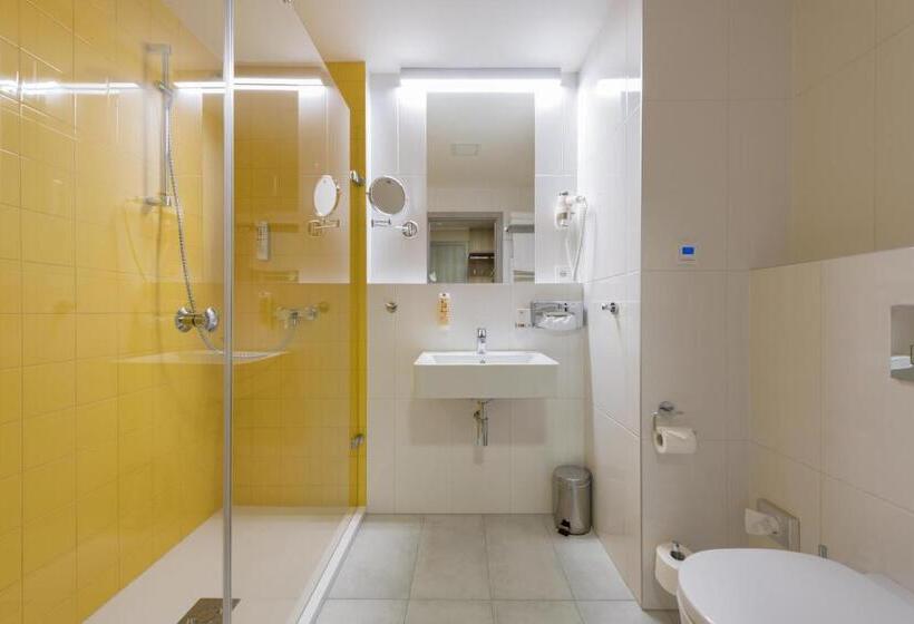 חדר משפחתי, Panská Zahrada