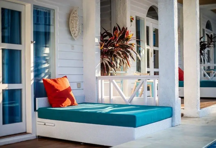 اتاق لوکس با بالکن, Santorini Beach Resort