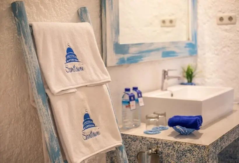 اتاق لوکس با چشم‌انداز استخر, Santorini Beach Resort