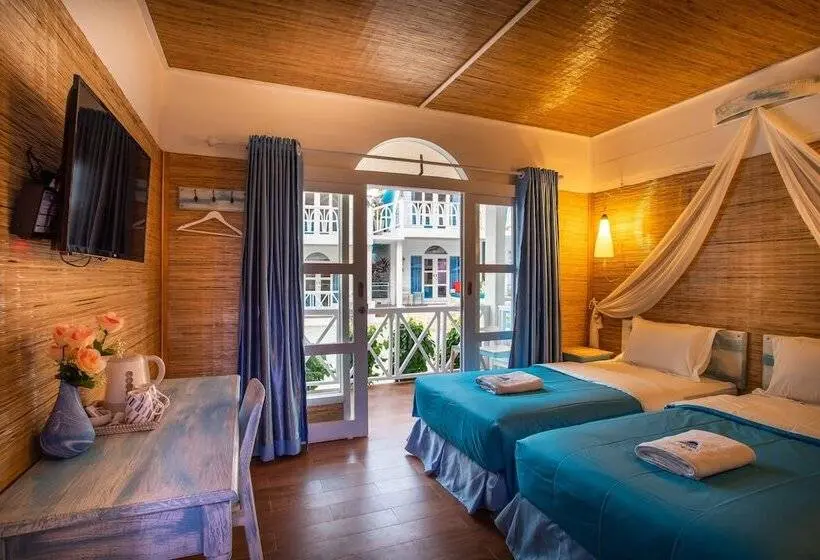 اتاق لوکس با چشم‌انداز استخر, Santorini Beach Resort