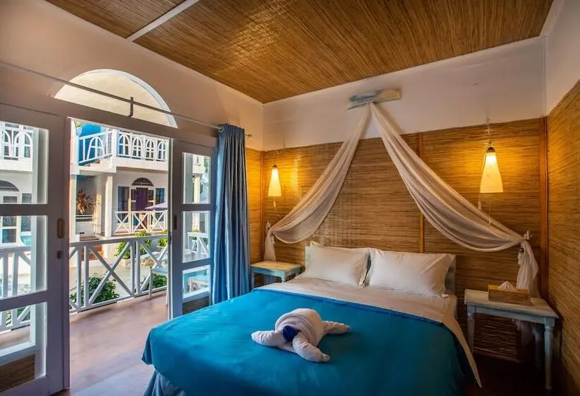 اتاق لوکس با چشم‌انداز استخر, Santorini Beach Resort