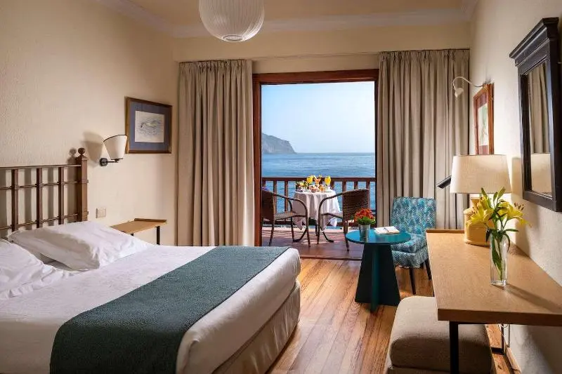 اتاق لوکس با چشم‌انداز استخر, Santorini Beach Resort