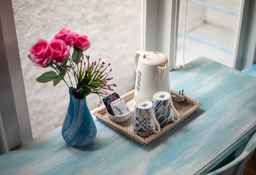 اتاق لوکس با چشم‌انداز استخر, Santorini Beach Resort